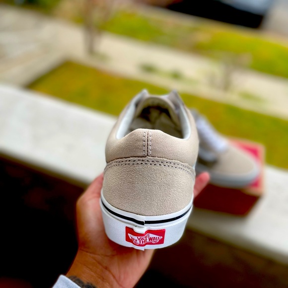 Custom Vans - Picture 5 of 7